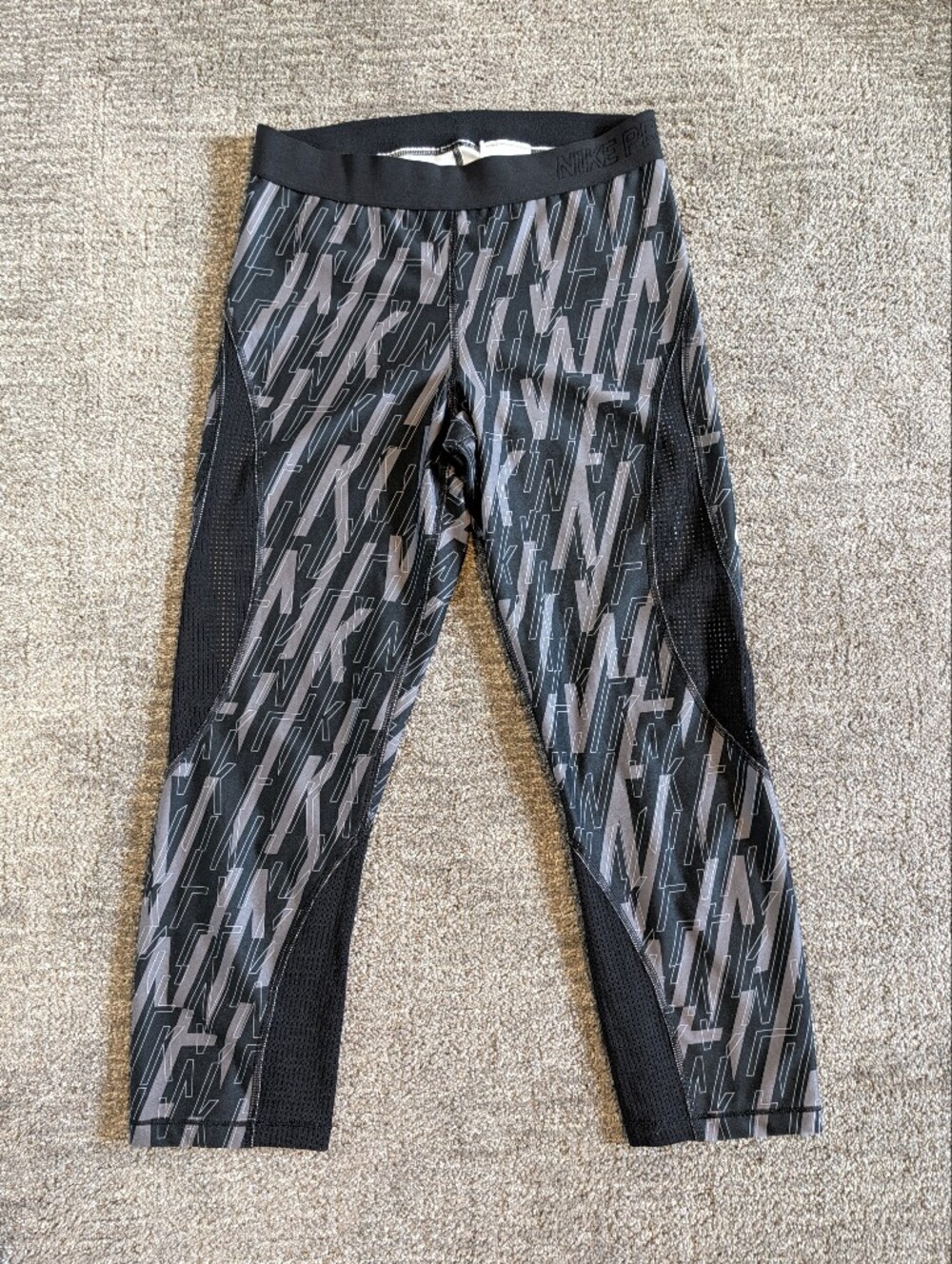 Nike Pro Hypercool Black & Gray Patterned Active Capri Leggings - Medium